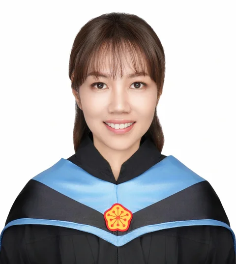 白富美高雄青春學士照作品 4，學士服畢業人像