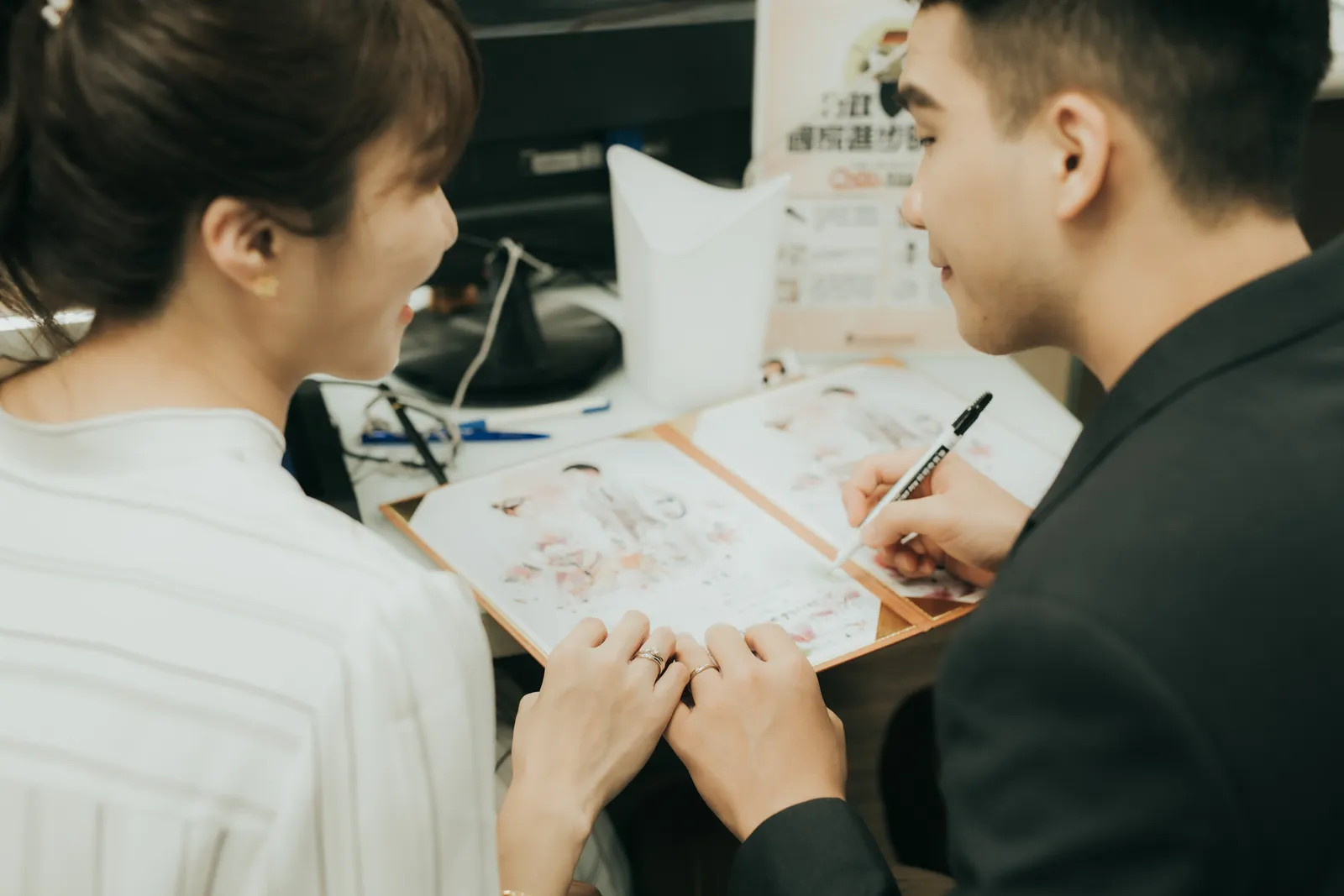 登記現場的互動紀錄，結婚登記作品 01 第 18 張