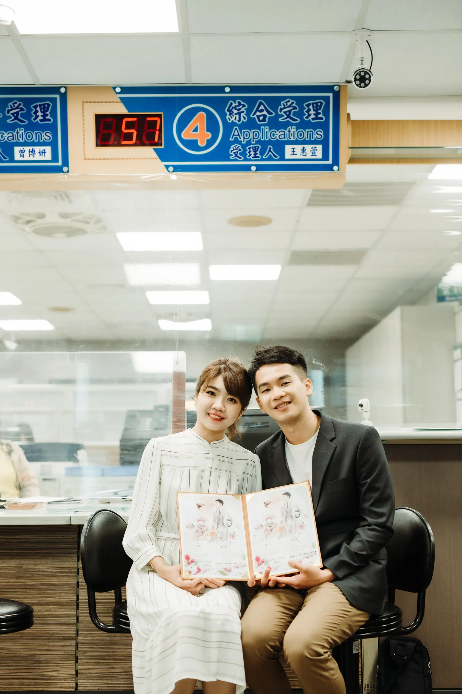 登記現場的互動紀錄，結婚登記作品 01 第 24 張