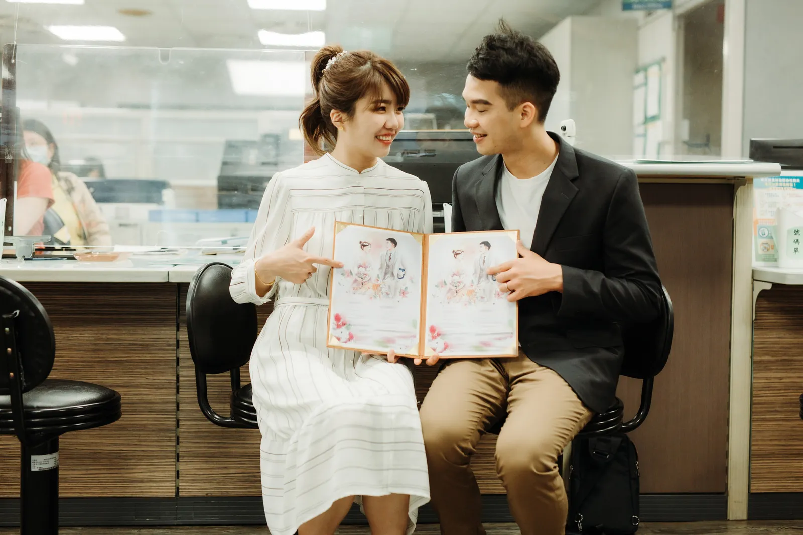 登記現場的互動紀錄，結婚登記作品 01 第 25 張