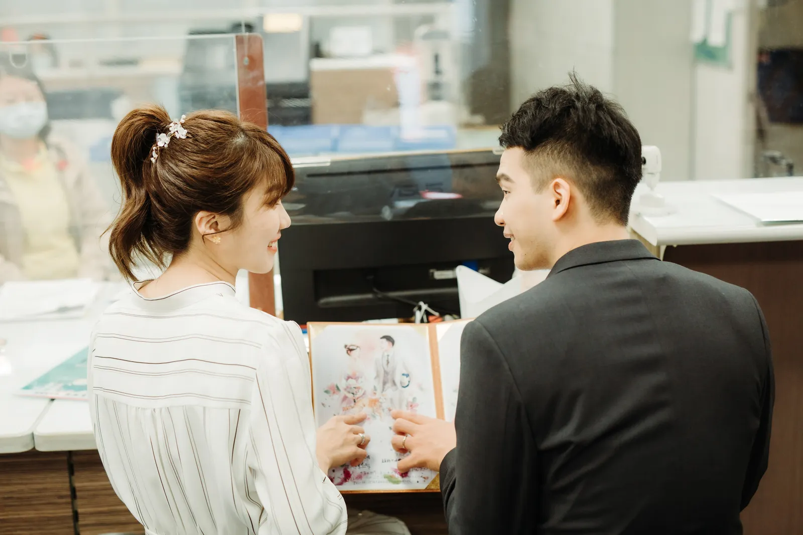 登記現場的互動紀錄，結婚登記作品 01 第 28 張