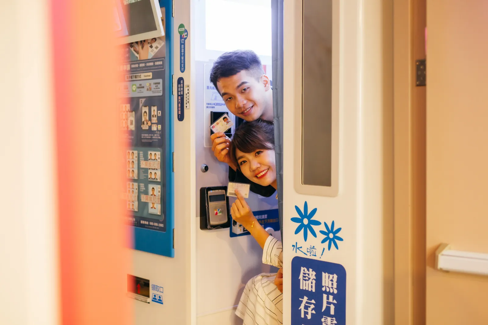 合照區的自然互動與細節，結婚登記作品 01 第 83 張