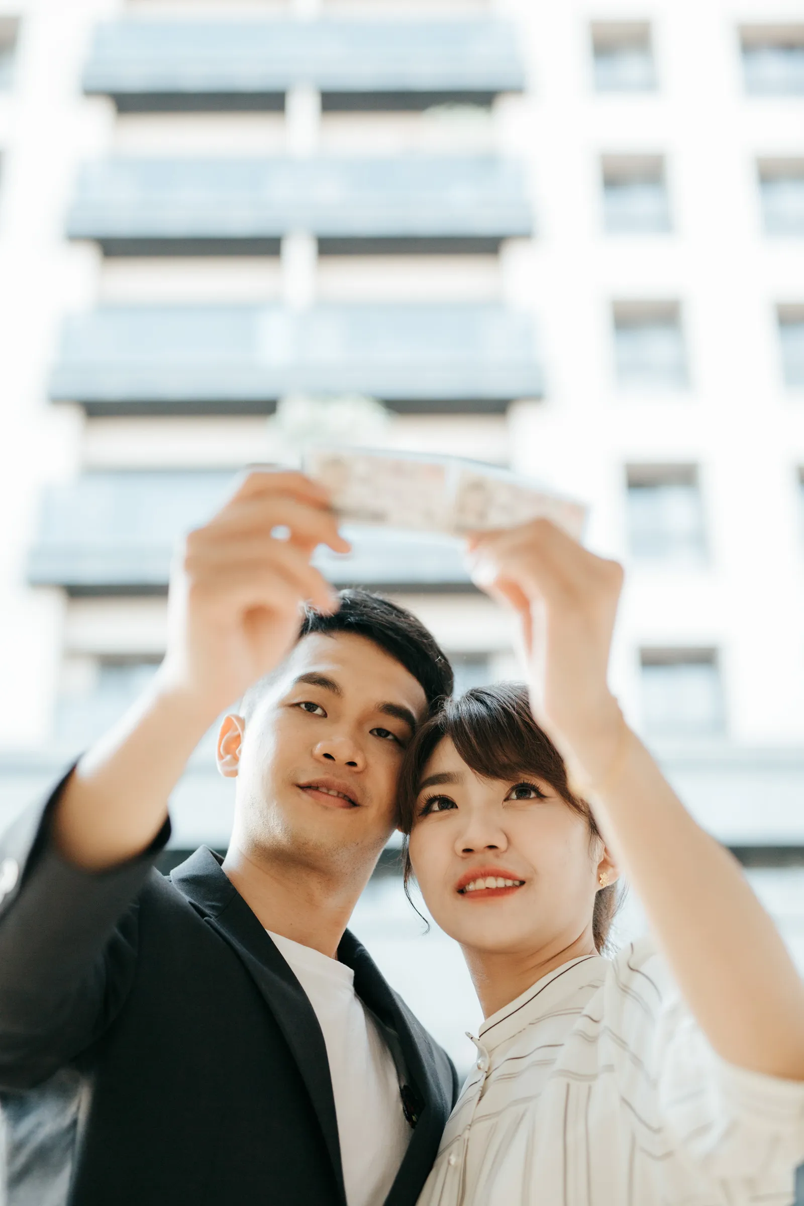 新人在戶外牽手與合照，結婚登記作品 01 第 99 張