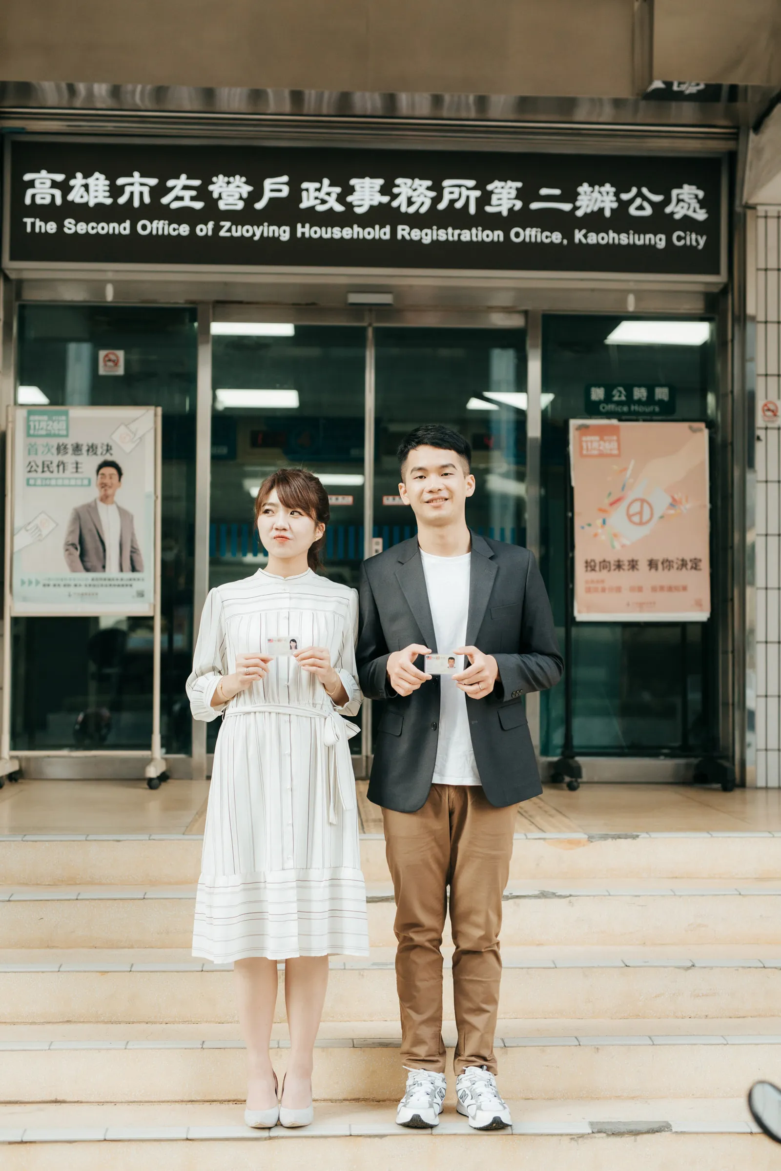 新人在戶外牽手與合照，結婚登記作品 01 第 102 張