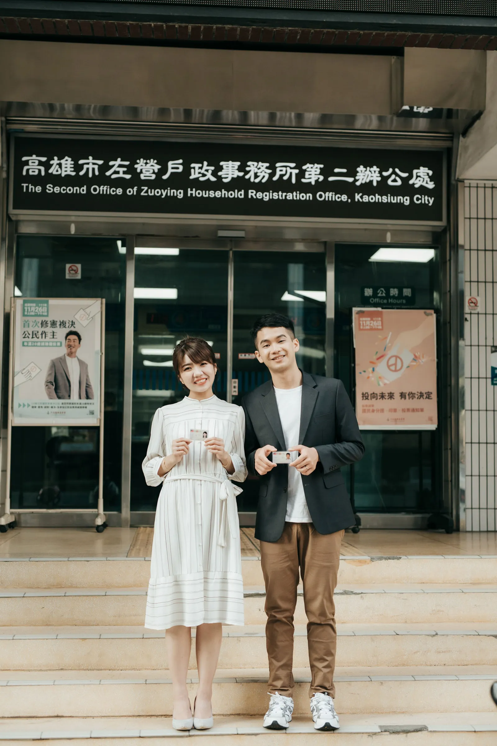新人在戶外牽手與合照，結婚登記作品 01 第 103 張