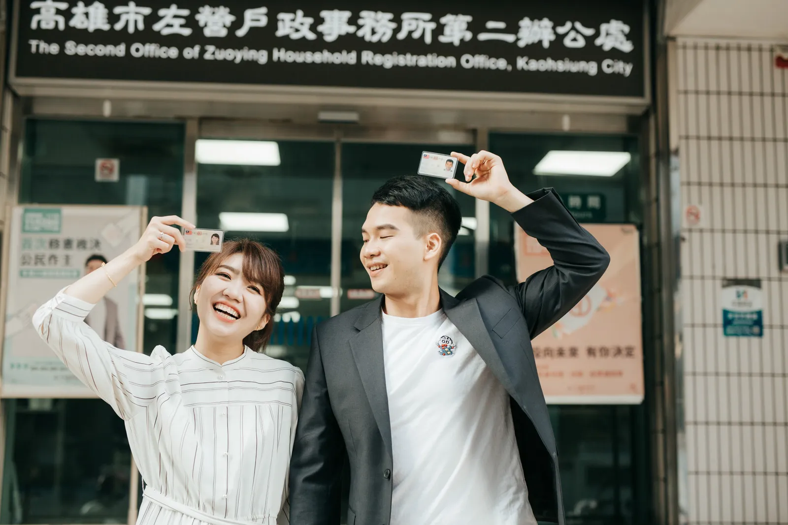 新人在戶外牽手與合照，結婚登記作品 01 第 105 張