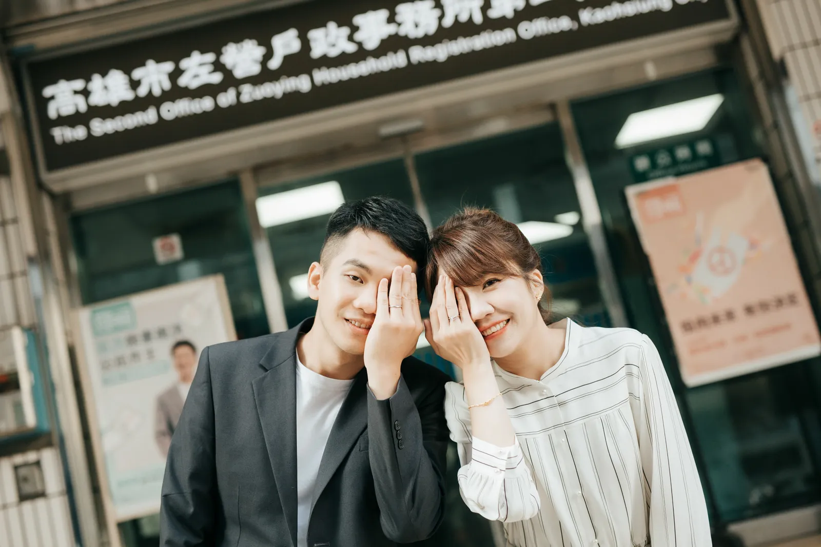 新人在戶外牽手與合照，結婚登記作品 01 第 109 張