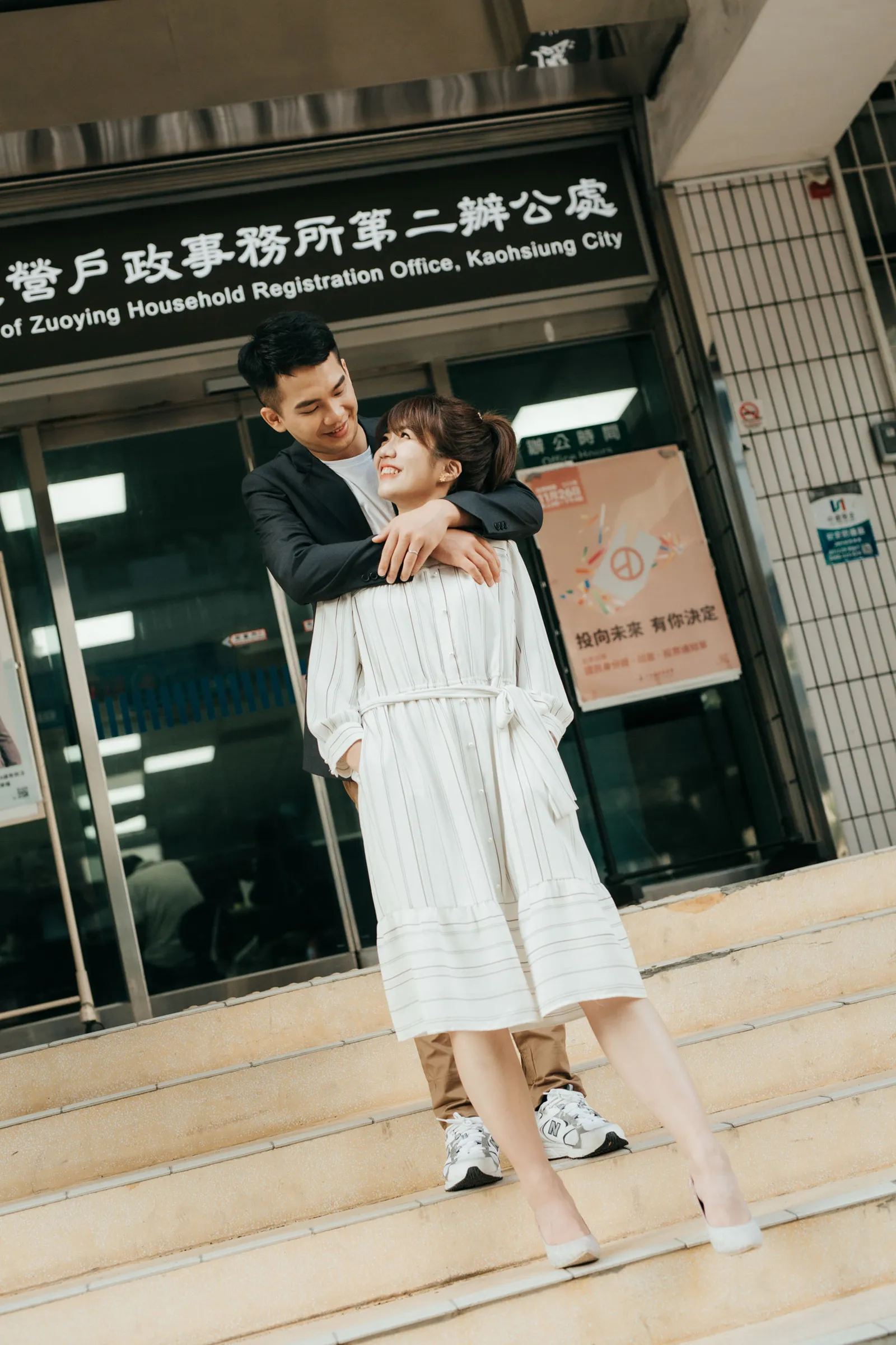 新人在戶外牽手與合照，結婚登記作品 01 第 111 張