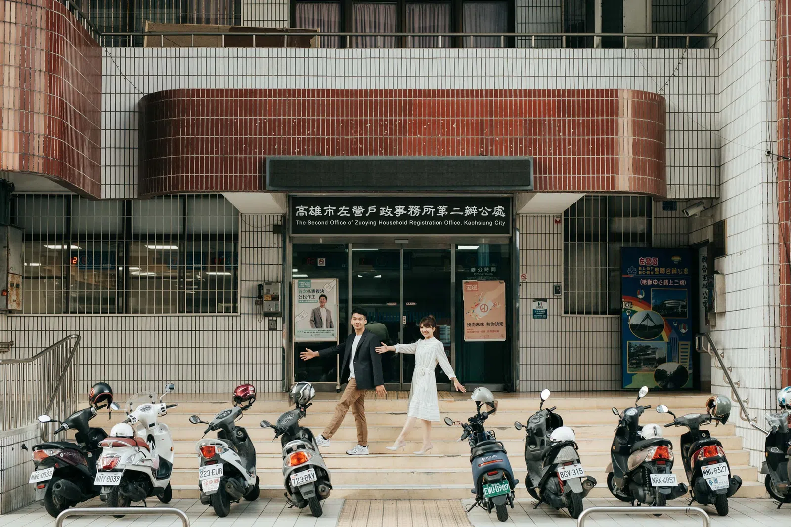 新人在戶外牽手與合照，結婚登記作品 01 第 115 張