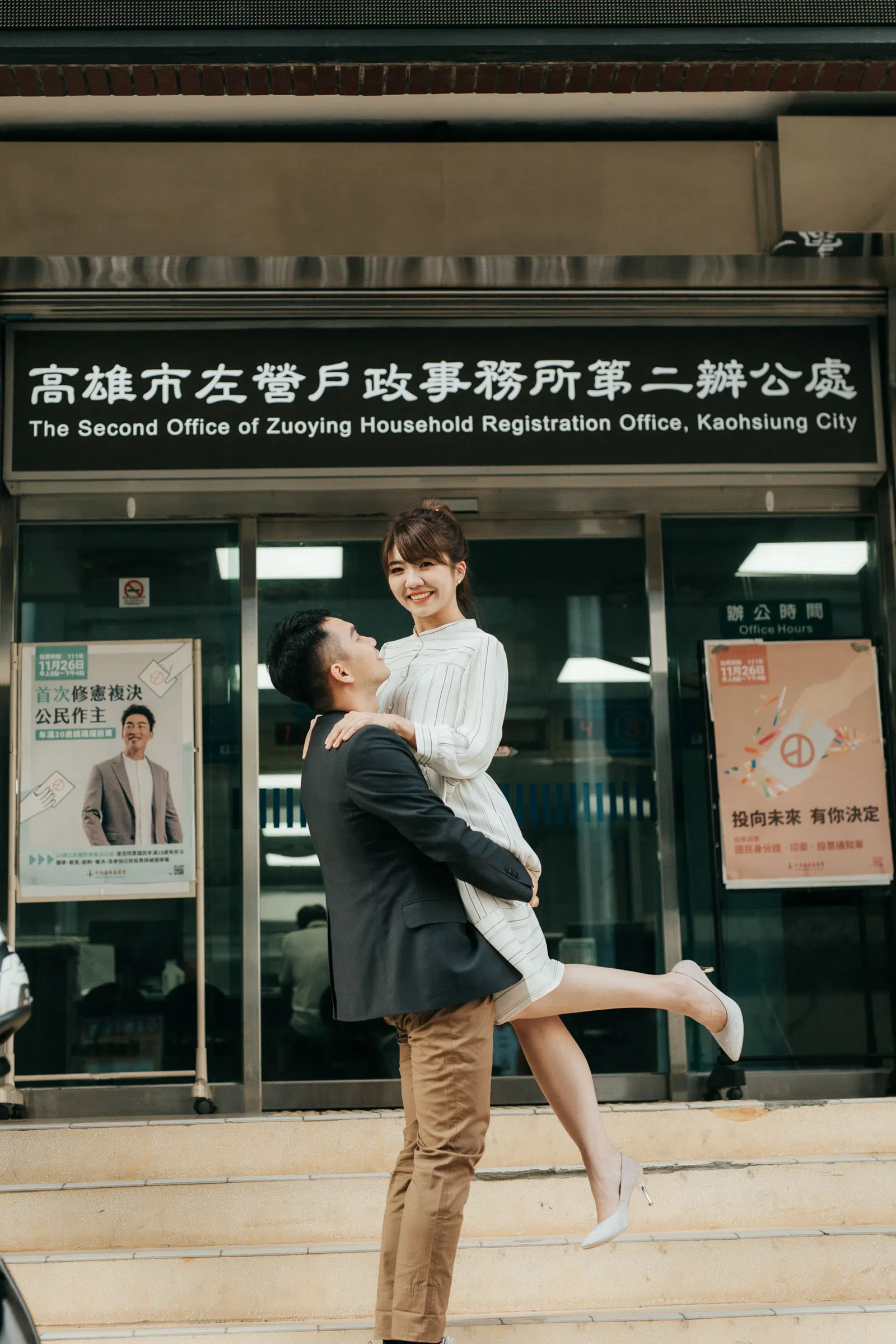 新人在戶外牽手與合照，結婚登記作品 01 第 120 張