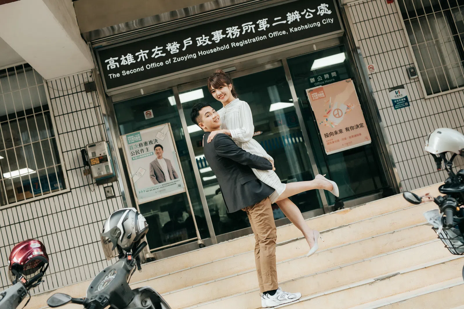 新人在戶外牽手與合照，結婚登記作品 01 第 121 張