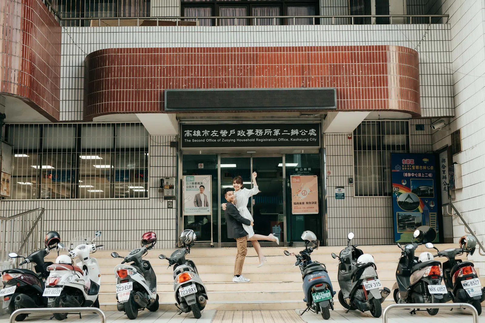 新人在戶外牽手與合照，結婚登記作品 01 第 122 張