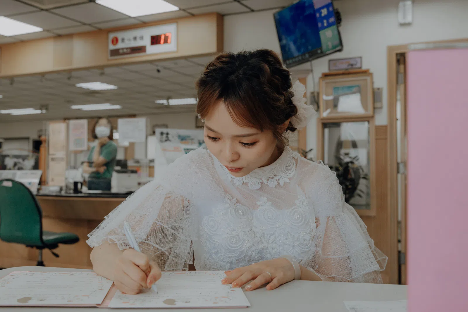 新人在登記現場的紀錄，結婚登記作品 02 第 8 張