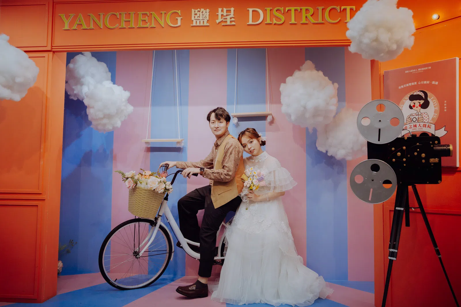 新人在繽紛主題合照區留影，結婚登記作品 02 第 55 張