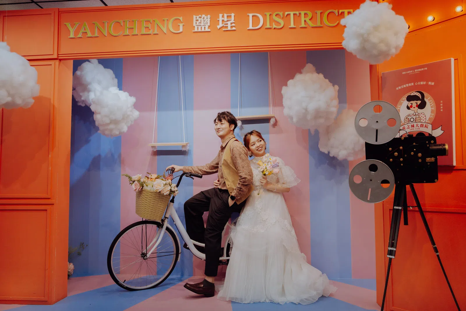 新人在繽紛主題合照區留影，結婚登記作品 02 第 56 張