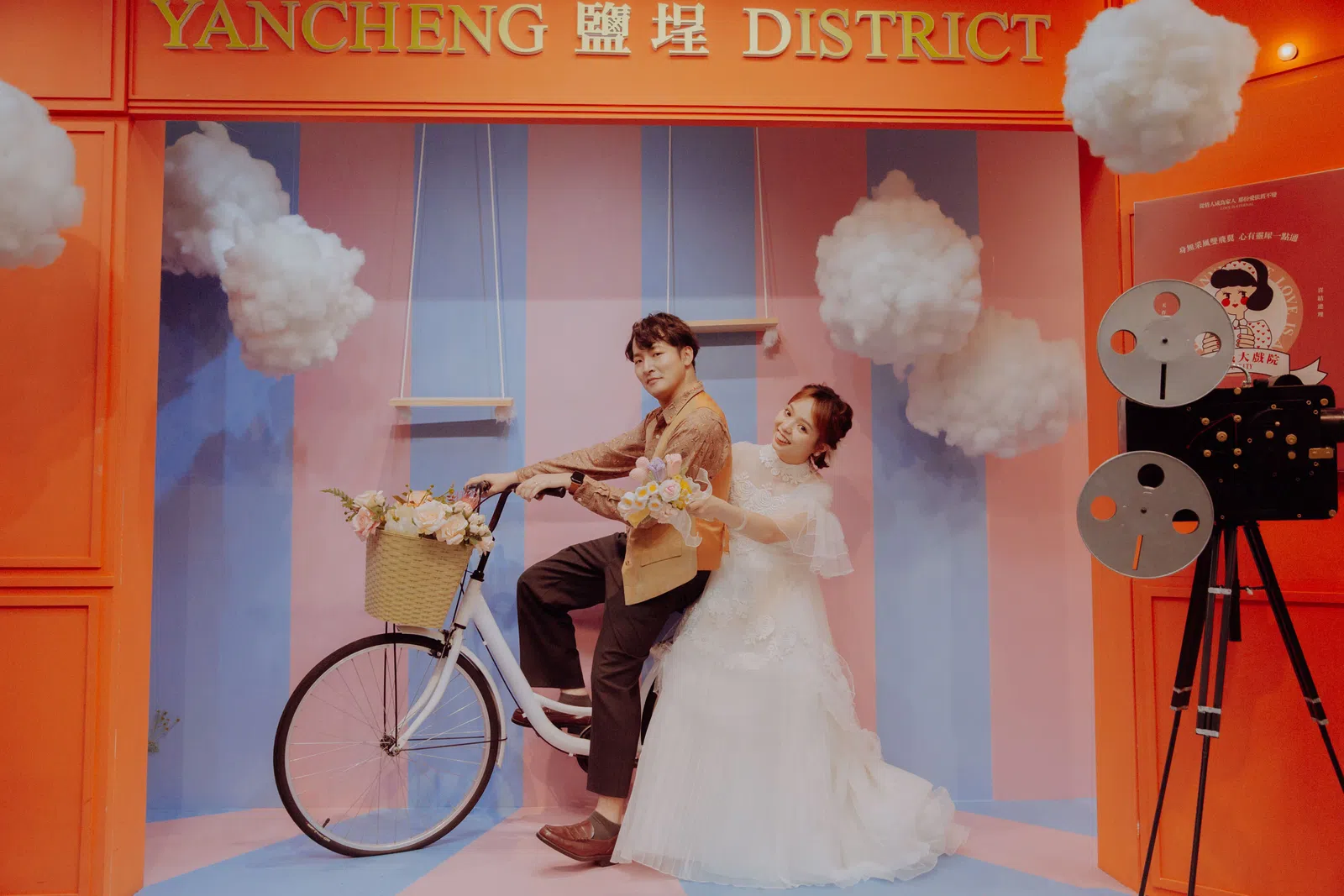新人在繽紛主題合照區留影，結婚登記作品 02 第 57 張