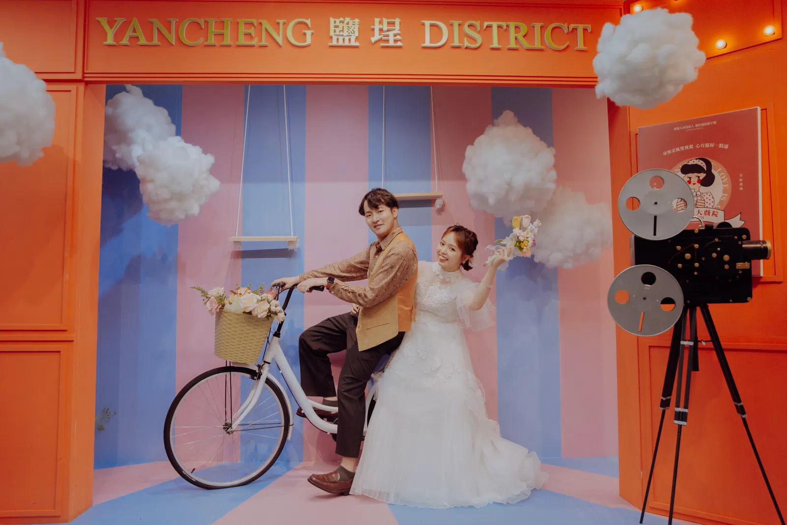 新人在繽紛主題合照區留影，結婚登記作品 02 第 58 張