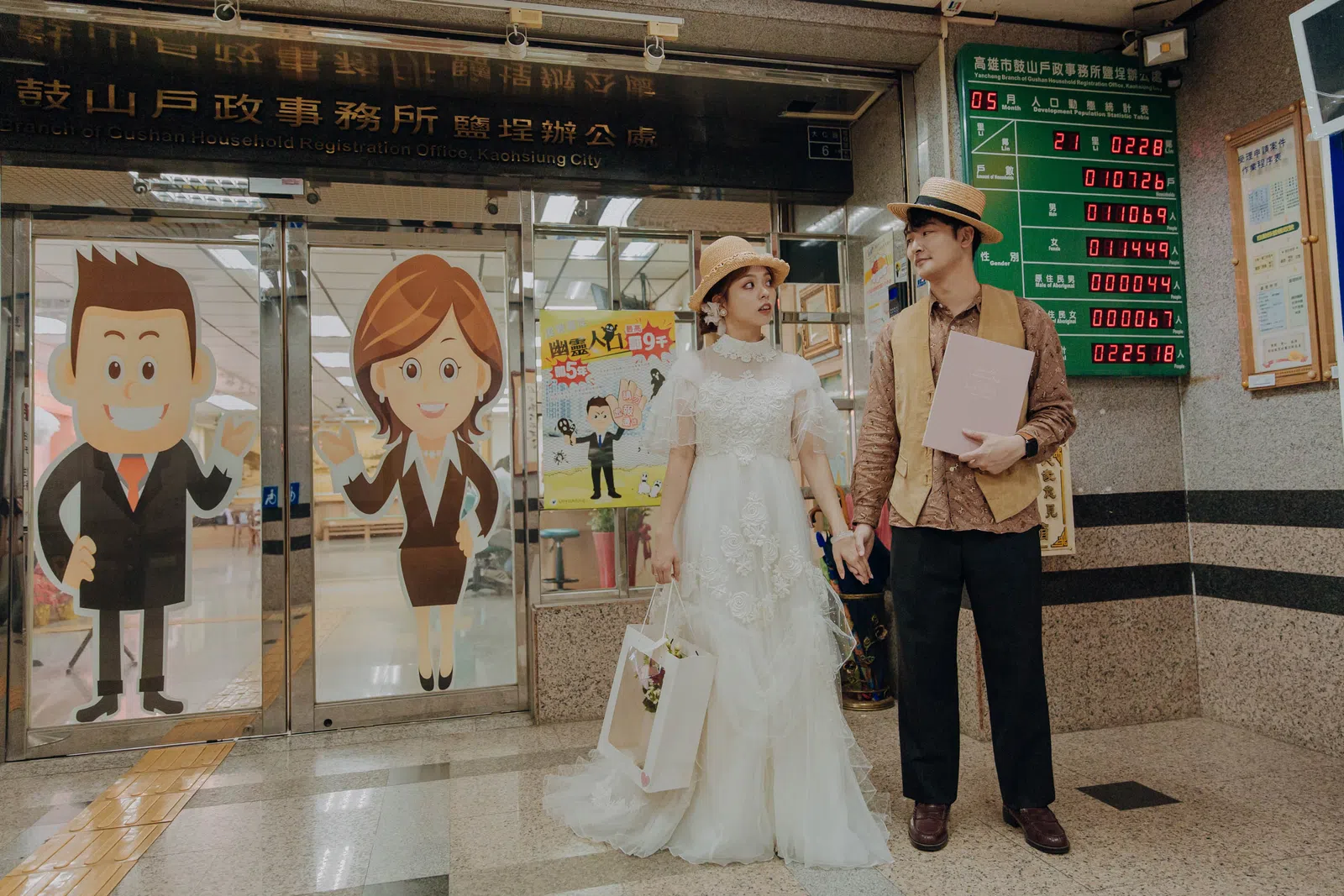新人在繽紛主題合照區留影，結婚登記作品 02 第 70 張