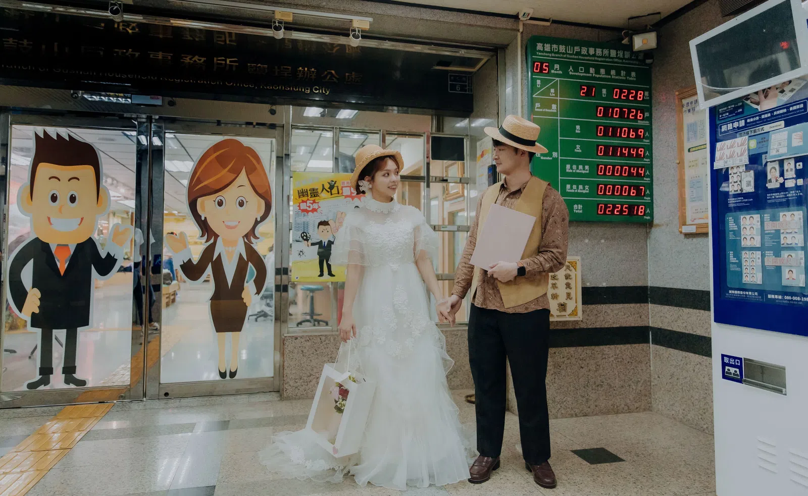 新人在繽紛主題合照區留影，結婚登記作品 02 第 71 張