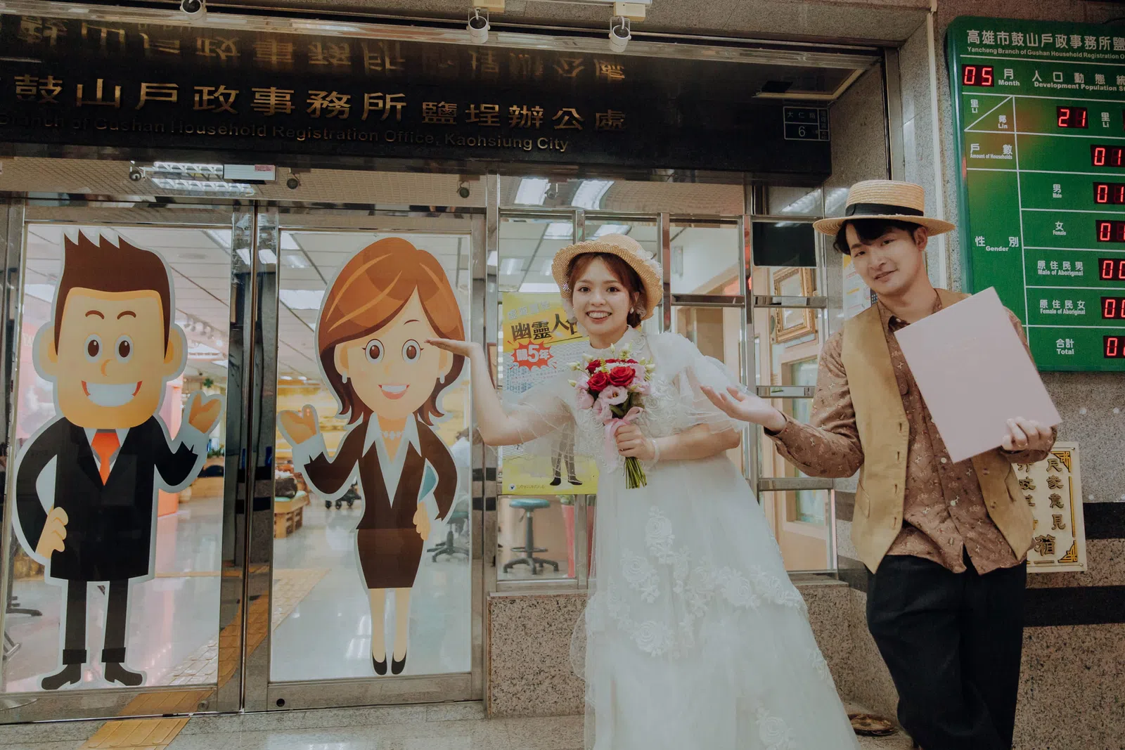 新人在繽紛主題合照區留影，結婚登記作品 02 第 77 張