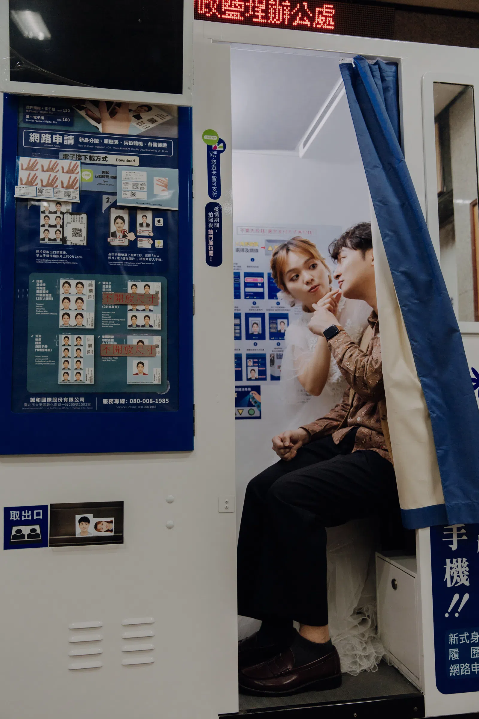 新人在繽紛主題合照區留影，結婚登記作品 02 第 82 張