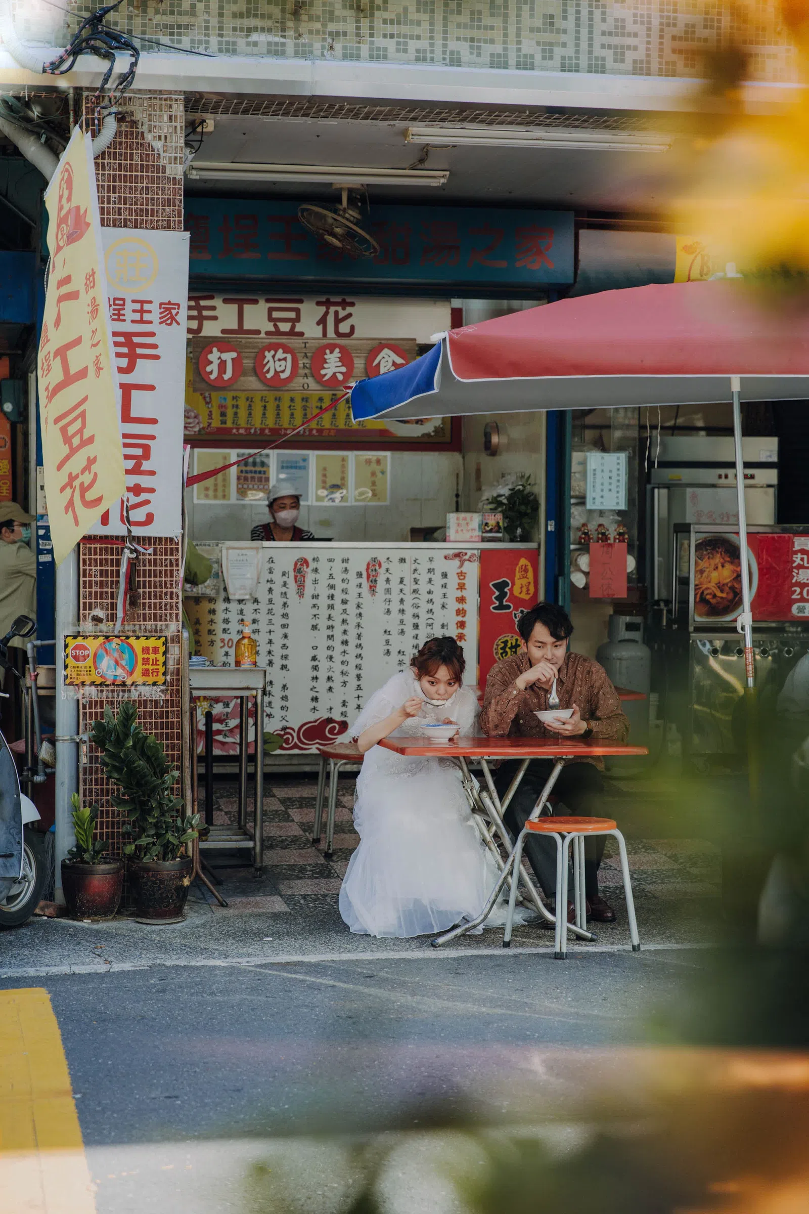 新人在街景與小吃店的生活寫真，結婚登記作品 02 第 96 張